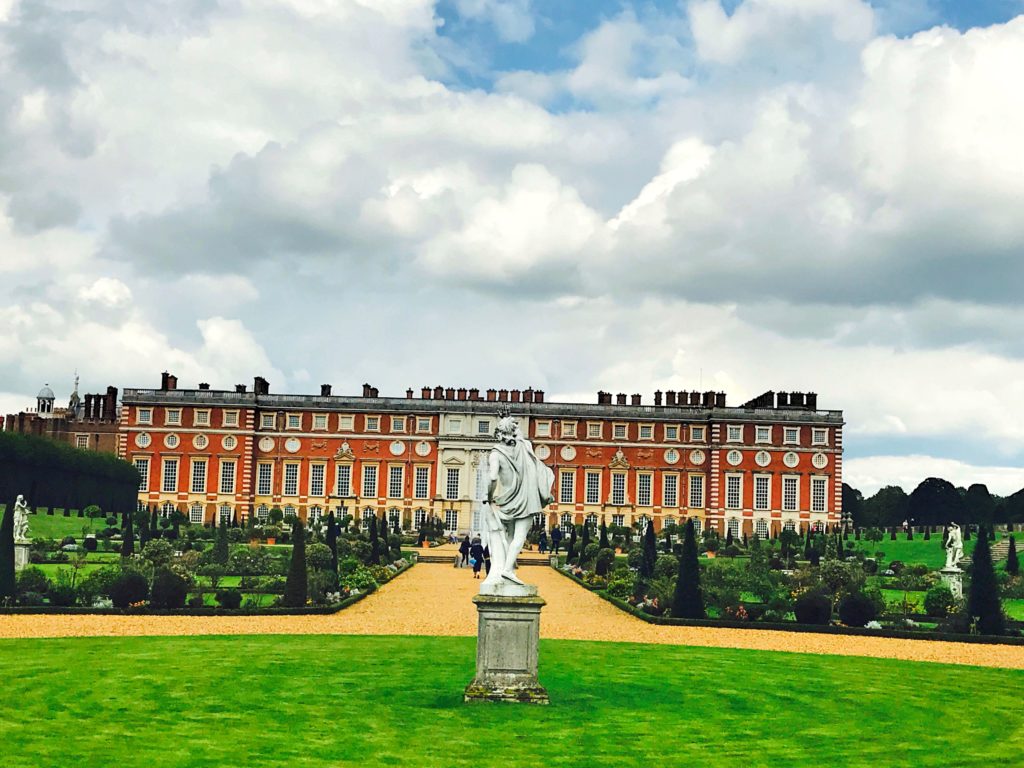 www. >Hampton-Court-Palace-gardens